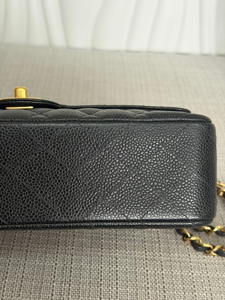 CHANEL Series 24 2017 Black Caviar GHW Medium M/L 11.12 Timeless Classic Double Flap Bag