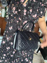 Load image into Gallery viewer, Chanel series 28 2018/2019 Navy Lambskin Champagne GHW Trendy CC Flap Bag size Small with Detachable Strap

