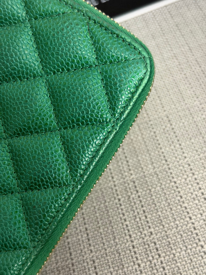CHANEL series 25 18S collection Emerald Green Caviar LGHW Full size Zipped Wallet