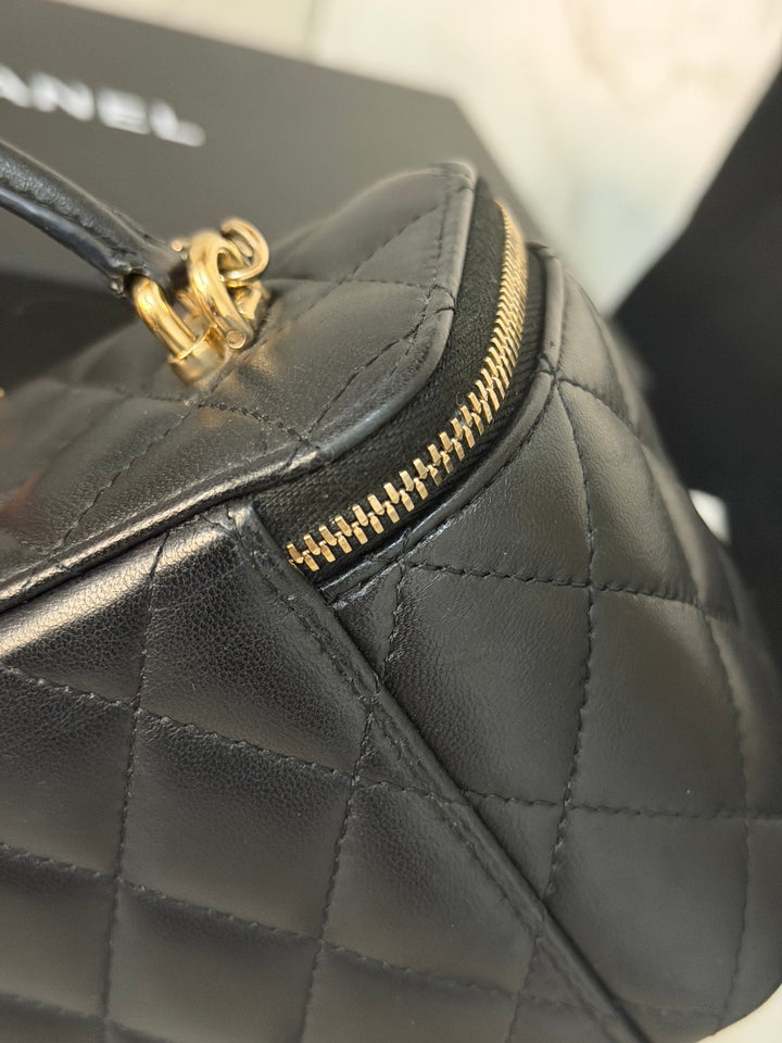CHANEL series 31 Black Lambskin LGHW Small Vanity Case with Chain and Leather Top Handle
