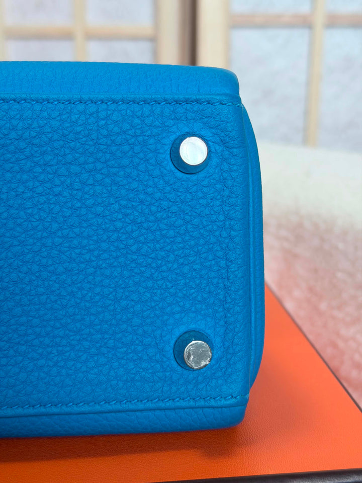 HERMÈS Bleu Zanzibar Togo Leather PHW Kelly 25 Stamp A 2018