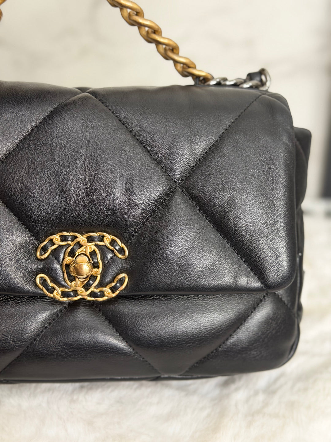 CHANEL series 31 Black Lambskin Mixed HW 19 Flap Bag size SMALL