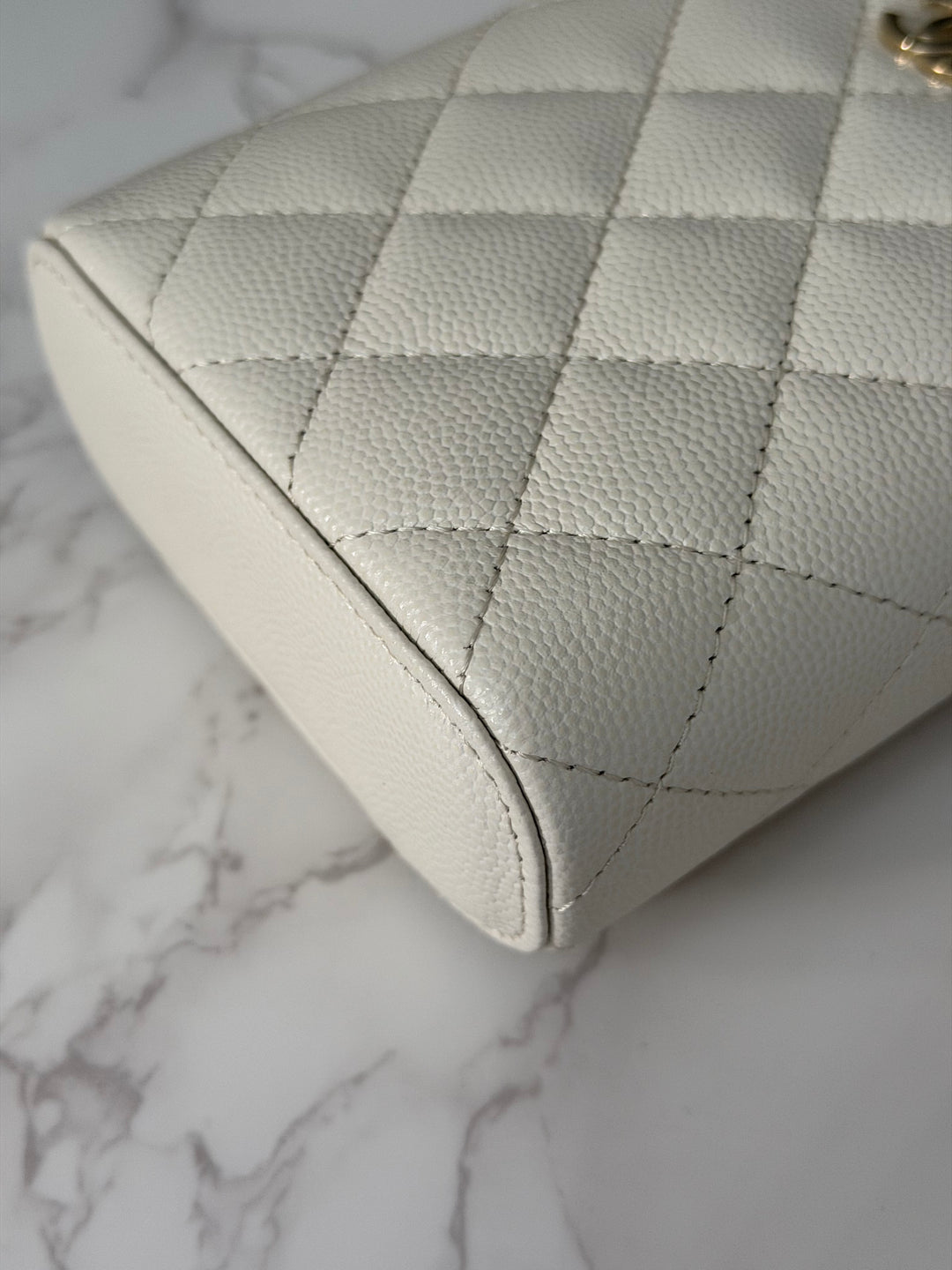 CHANEL White Caviar LGHW Vanity with Chain