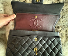 Load image into Gallery viewer, Chanel series 15 2011 Black Lambskin GHW Medium ML Classic Double Flap Bag

