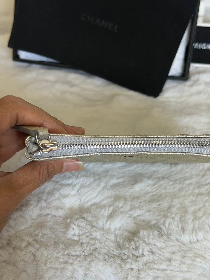 CHANEL 21K Glittery Silver Caviar SHW Mini O Case/Pouch 2021