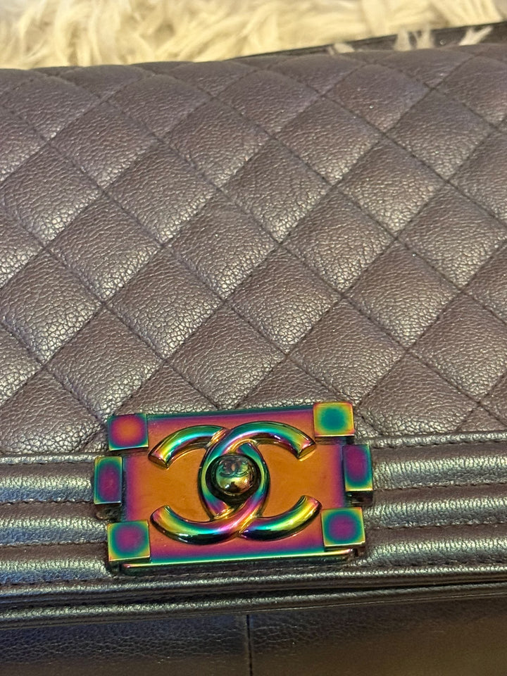CHANEL series 21 16C Mermaid Iridescent purple caviar Rainbow hardware Le Boy Flap Bag Old Medium size