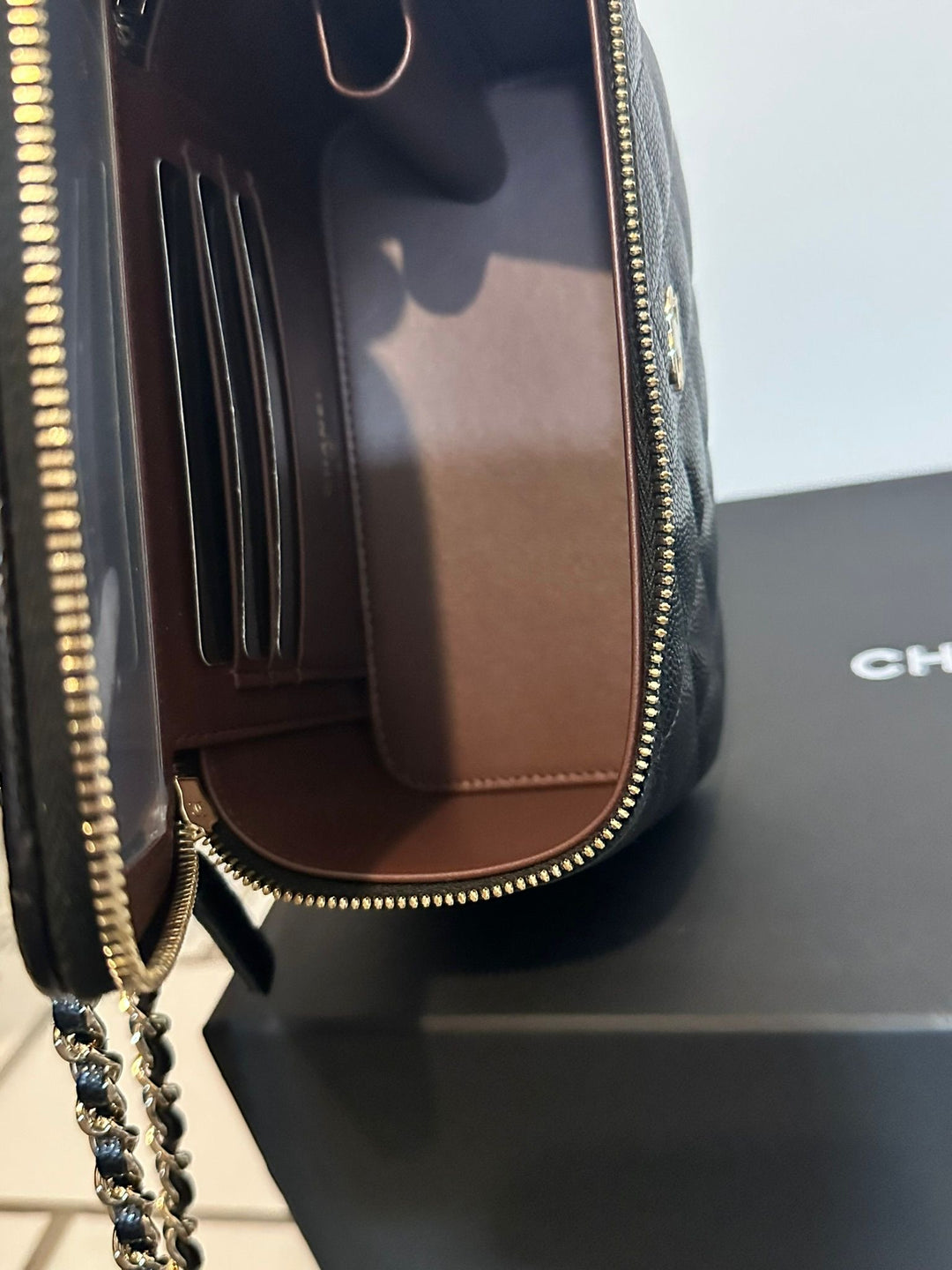 CHANEL Black Caviar LGHW Small Vanity Case with chain