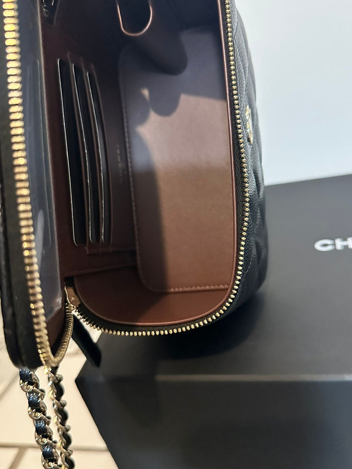 CHANEL Black Caviar LGHW Small Vanity Case with chain