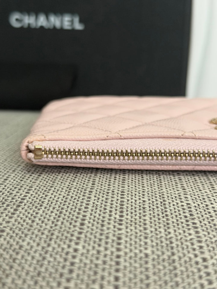 CHANEL series 32 Pink Caviar Crystal CC LGHW Small O Case Pouch