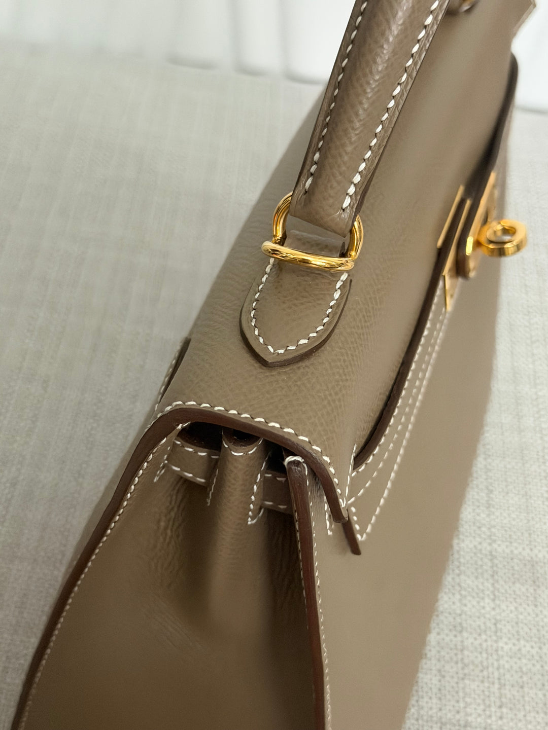 HERMÈS Kelly 25 Etoupe Epsom Leather Sellier GHW Stamp Z 2021 Pristine