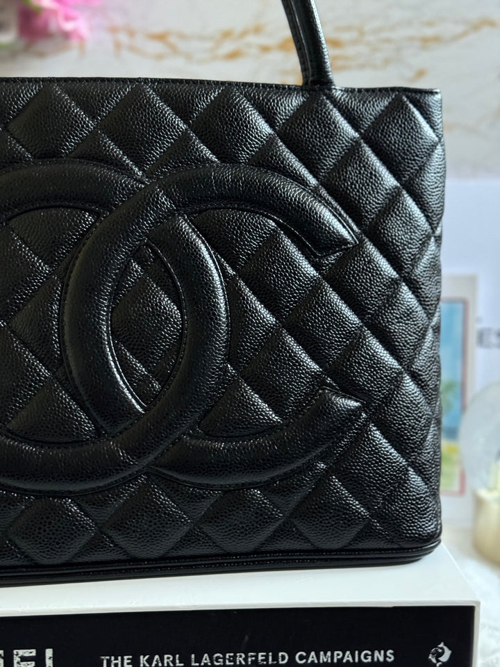 Chanel series 7 Vintage 2002-2003 Black Caviar GHW Medallion Tote Bag