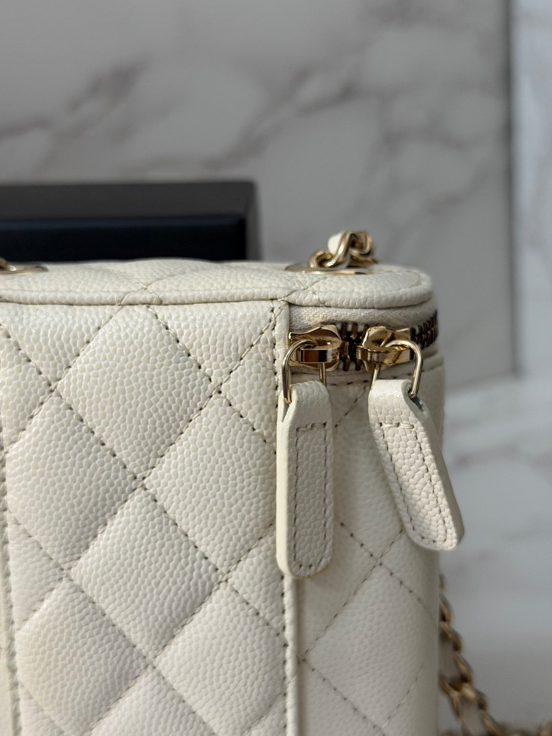 CHANEL White Caviar LGHW Vanity with Chain