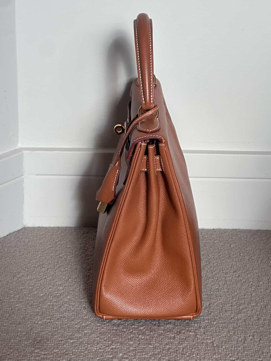 Hermes Gold Retourne Courcheval Leather GHW Vintage Stamp A in Sq (1997) Kelly 28