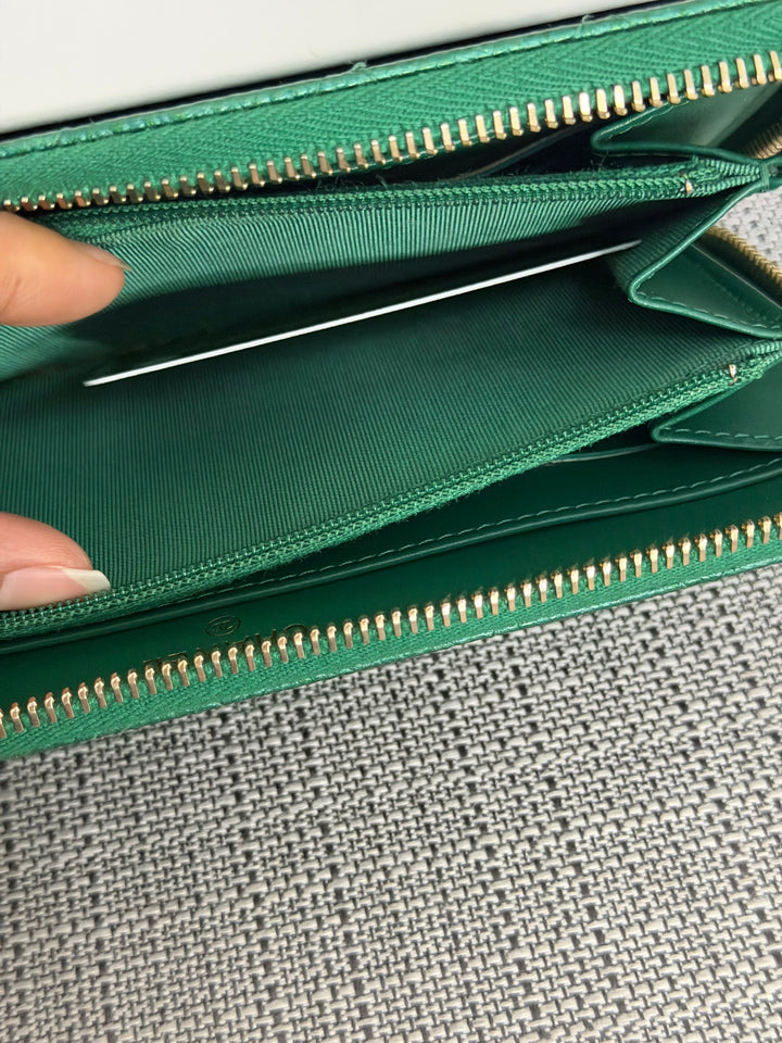 CHANEL series 25 18S collection Emerald Green Caviar LGHW Full size Zipped Wallet