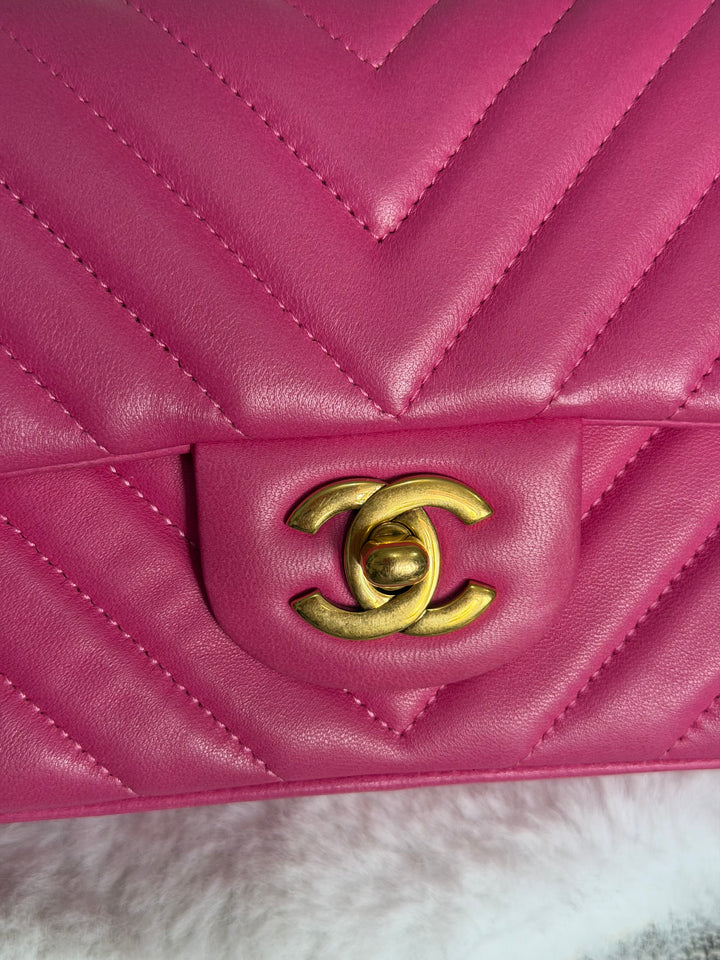 CHANEL series 21 Pink Lambskin Chevron Mini Rectangular Flap Bag with GHW 2015