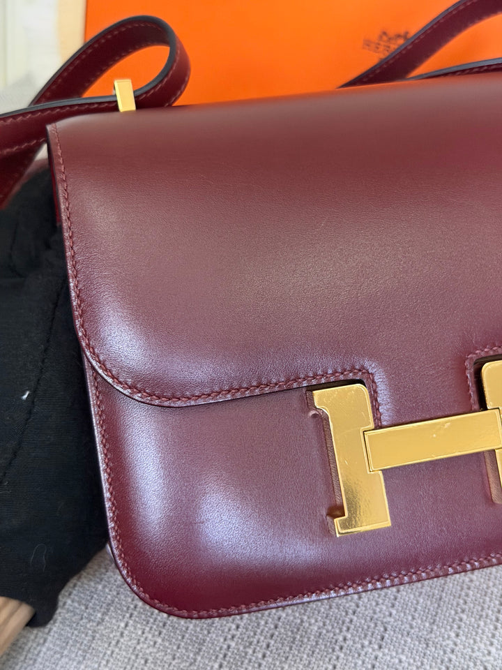 HERMÈS Rouge H Box Leather GHW Mini Constance 18 Flap Bag stamp D 2019