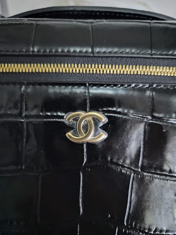 CHANEL 26A Croc Embossed LP Long Vanity size Medium 23 cms LGHW with detachable chain 2026
