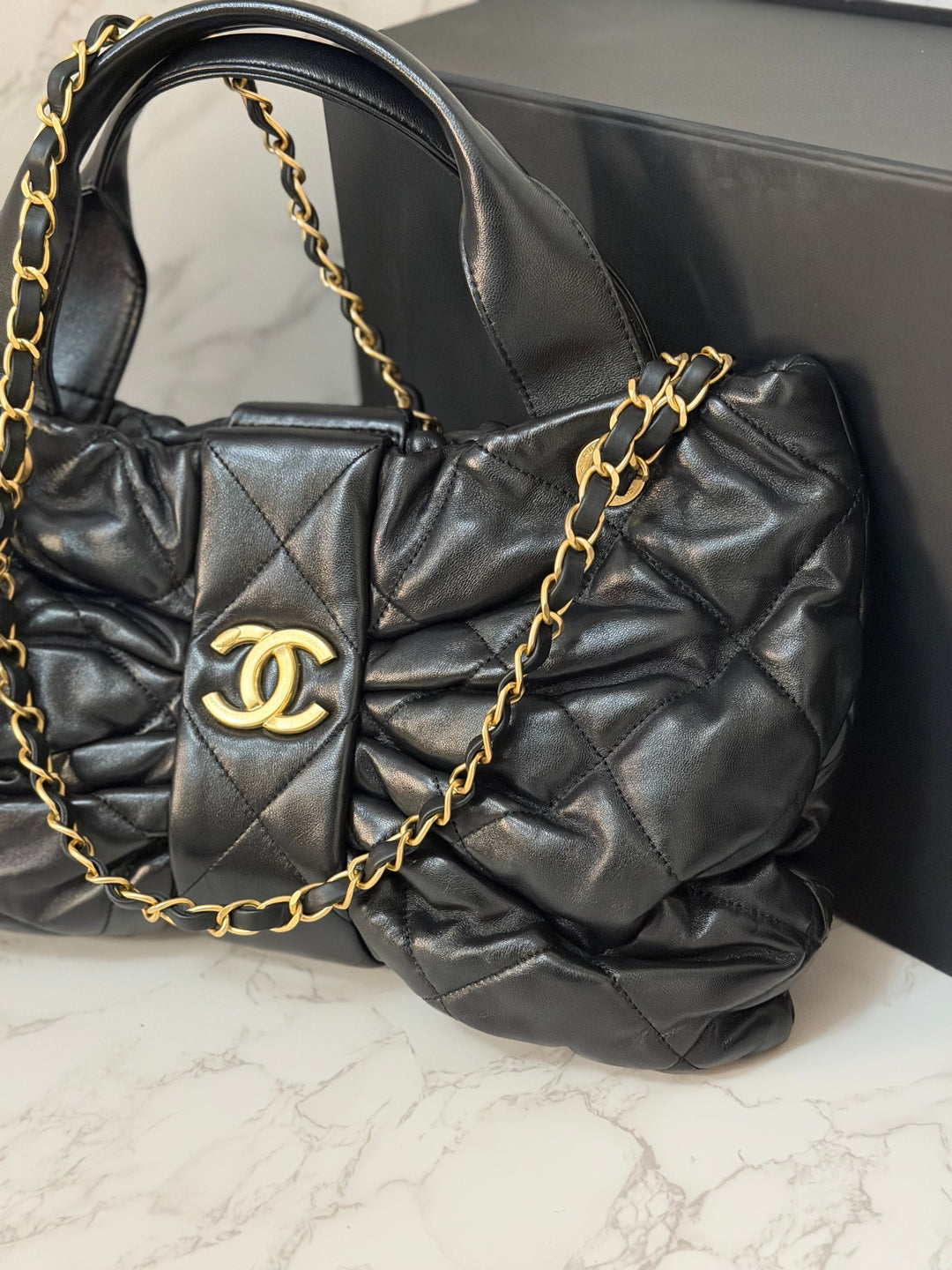 CHANEL 25K 2025 Black Leather Aged GHW BOW Bag size Medium