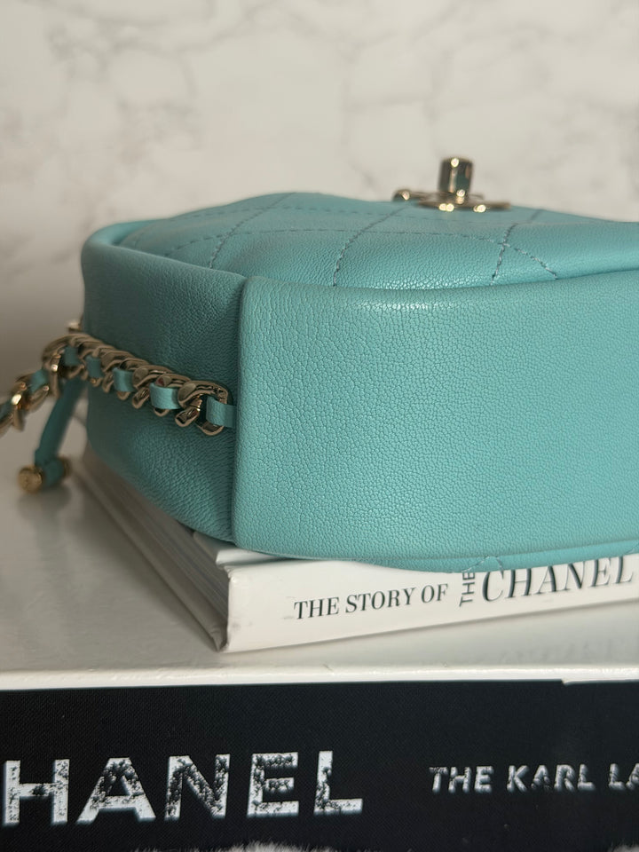 CHANEL series 26 Tiffany Blue calfskin LGHW Day Trip Camera case bag 7.5 inches 2019