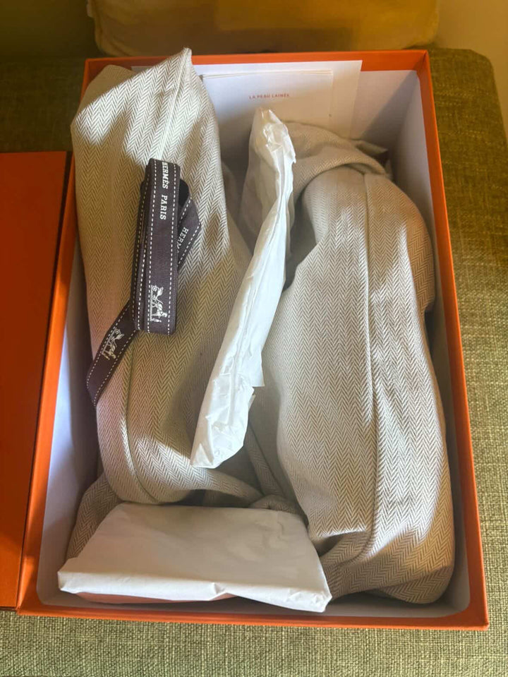 Hermès Chypre Sandals in Naturel/ Écru Suede goatskin plus shearling size EU37