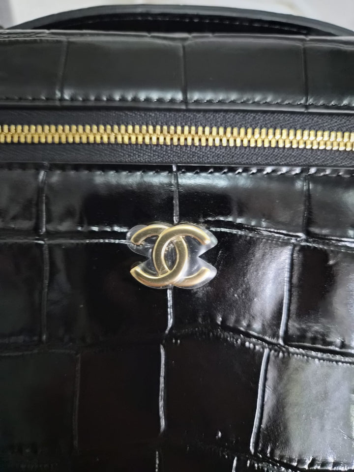CHANEL 26A Croc Embossed LP Long Vanity size Medium 23 cms LGHW with detachable chain 2026