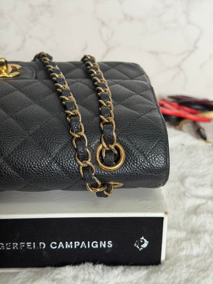 CHANEL series 16 Black Caviar GHW Medium ML Timeless Classic Double Flap bag 2011/2012