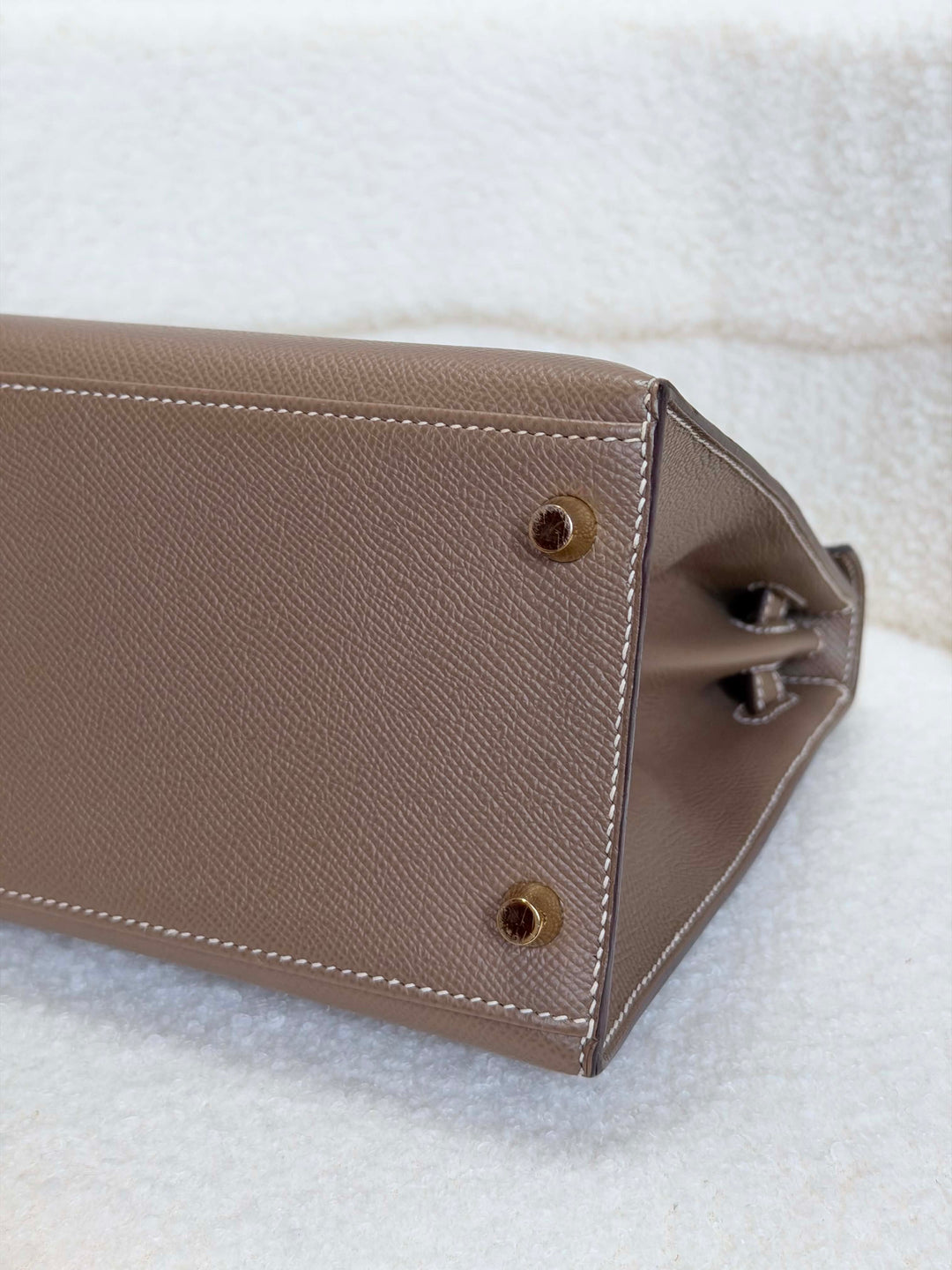 HERMÈS Kelly 28 Etoupe Epsom Sellier GHW Stamp Y 2020