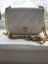 Load image into Gallery viewer, CHANEL 23P 2023 White Caviar Sweetheart Adjustable Chain Small Flap Bag Aged GHW
