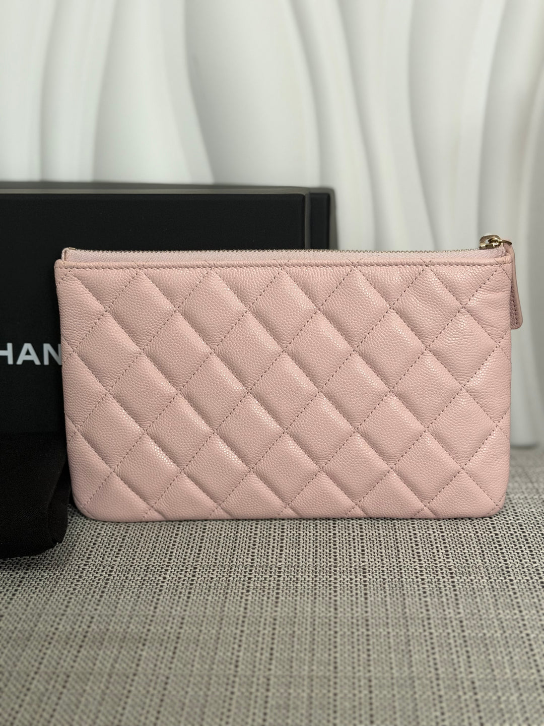 CHANEL series 32 Pink Caviar Crystal CC LGHW Small O Case Pouch