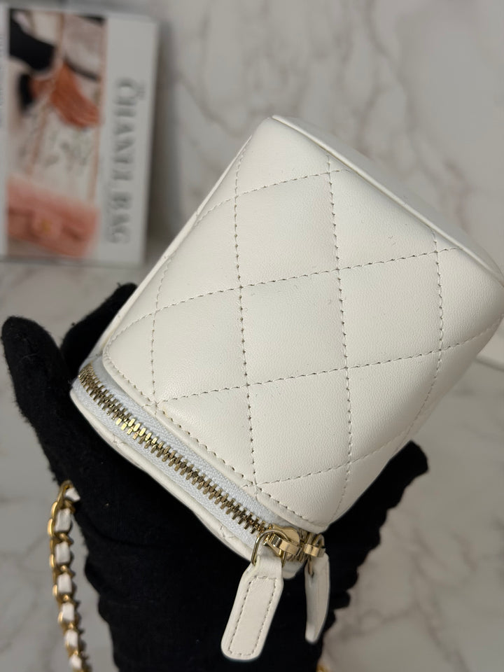 CHANEL series 31 White Lambskin aged GHW Small Vanity Pearl Crush Adjustable Chain 2020/2021