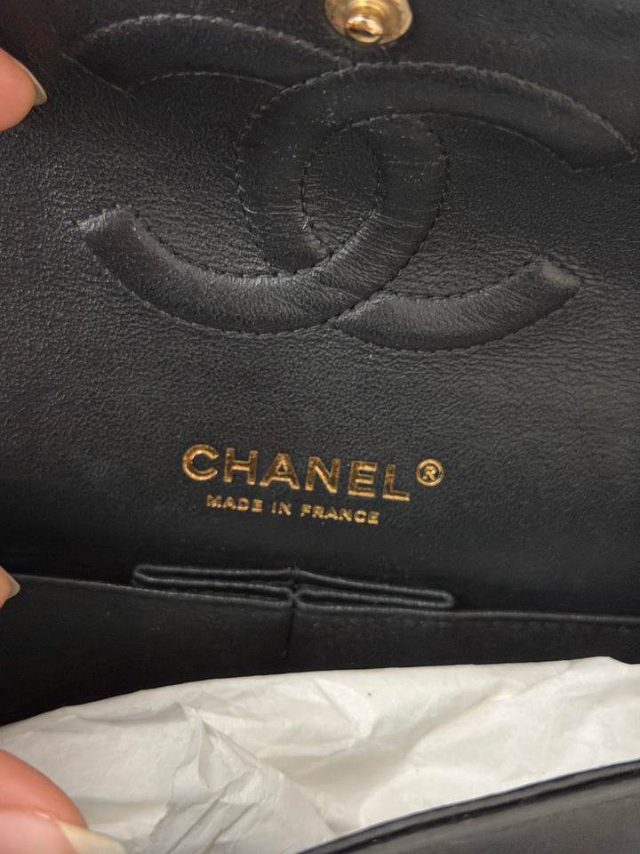 CHANEL series 29 2019 Black Lambskin Chevron LGHW Medium Timeless Classic Double Flap Bag