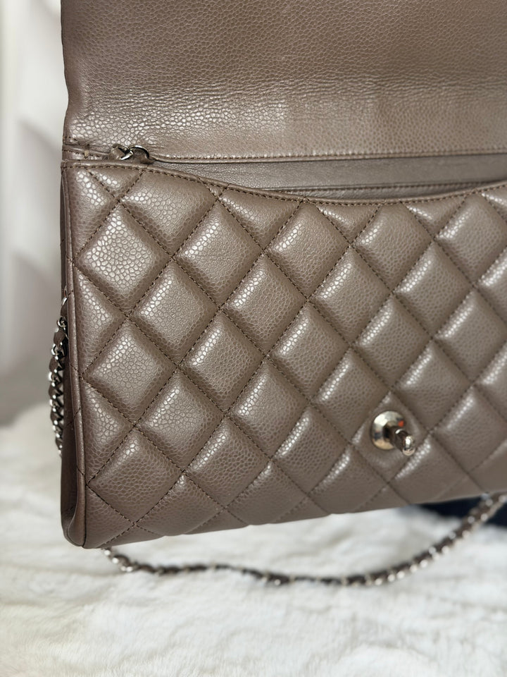 CHANEL series 17 Khaki Caviar SHW Classic Clutch with Chain