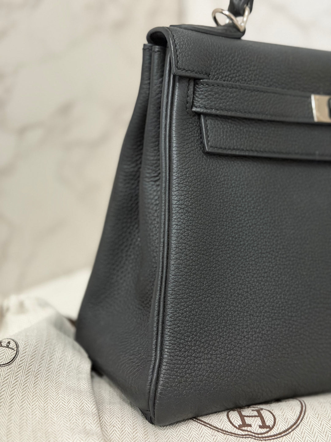 HERMES Noir Black Togo Leather with Palladium Hardware Kelly 28 Retourne Bag Stamp R 2014