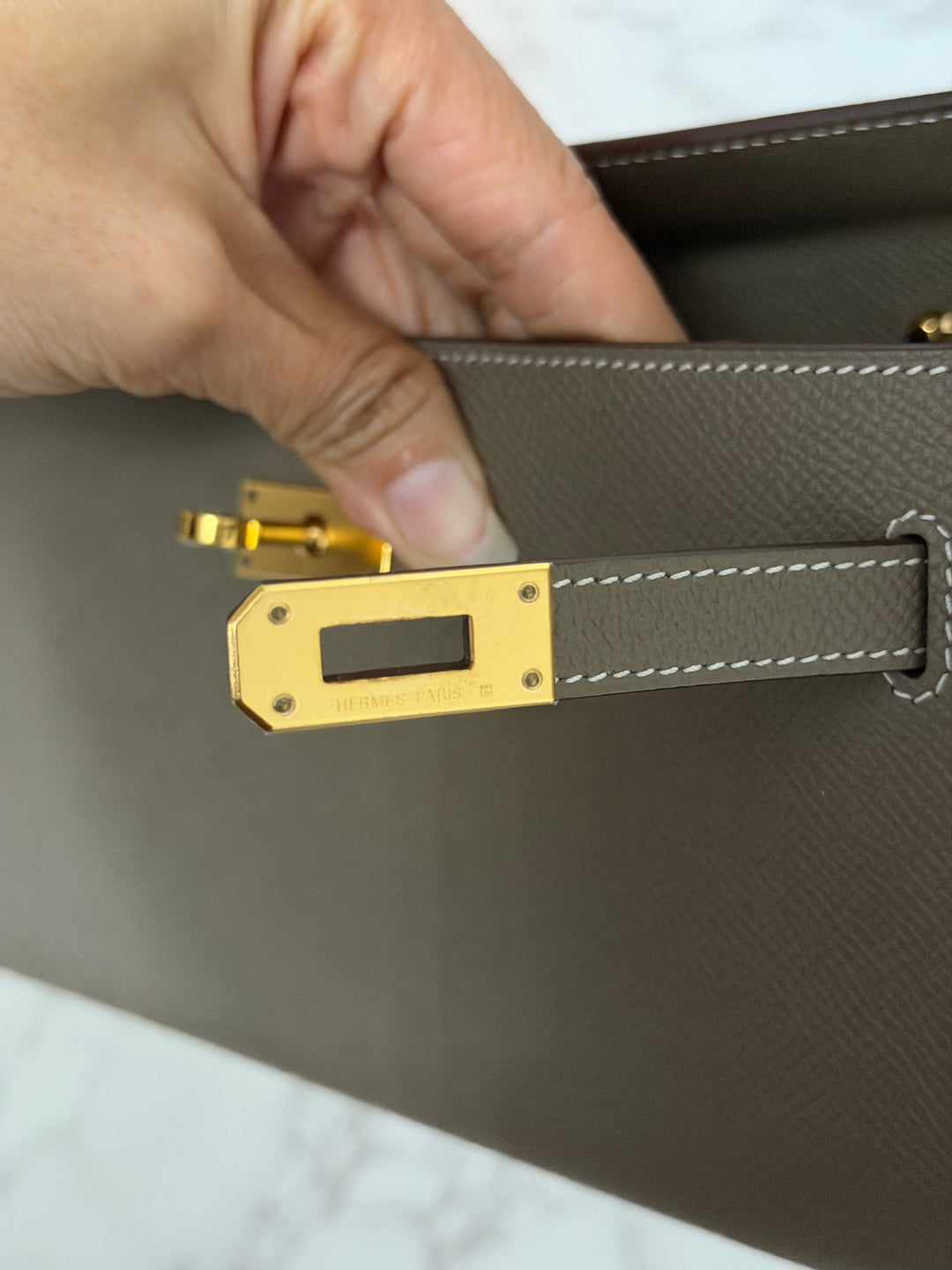 HERMES Kelly To Go Etoupe Epsom Leather GHW stamp B 2023