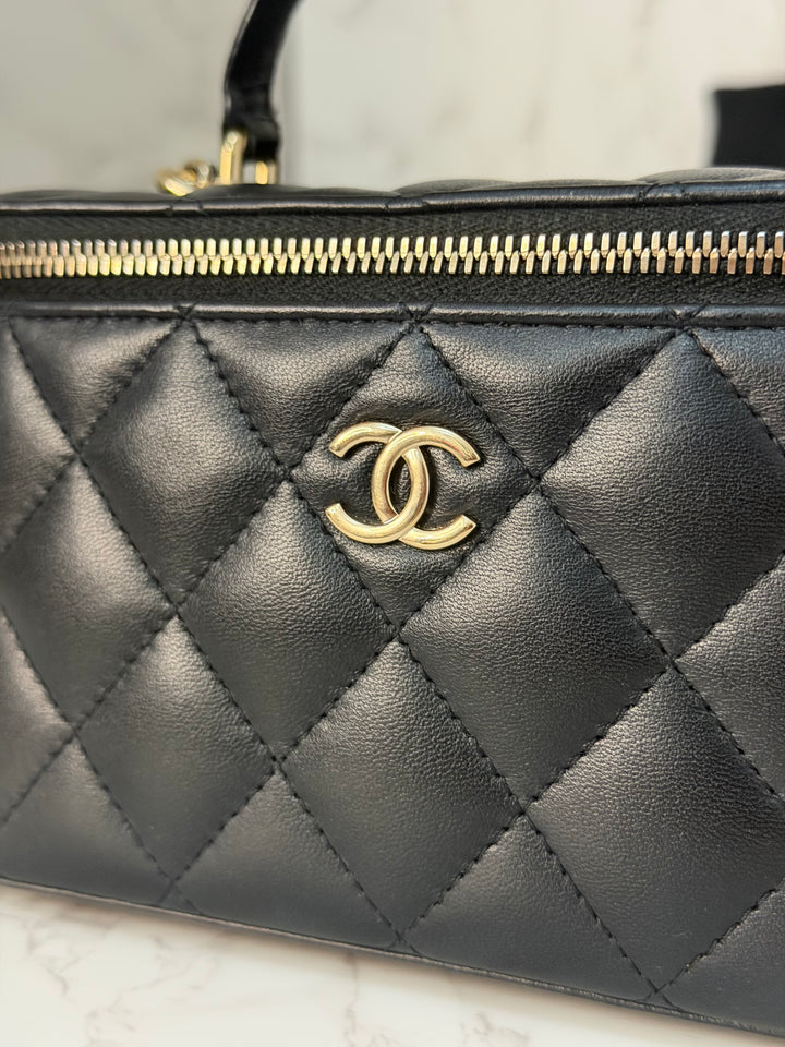 CHANEL series 31 Black Lambskin LGHW Small Vanity Case with Chain and Leather Top Handle