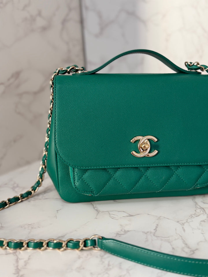 CHANEL series 23 Green Caviar LGHW Medium Business Affinity Flap Bag