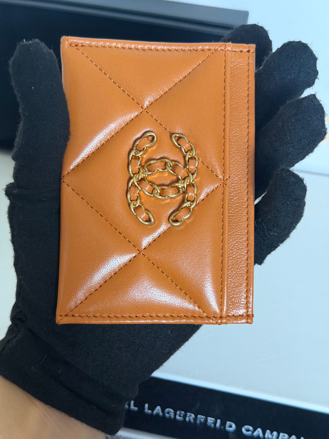 CHANEL 21A Pumpkin Spice Lambskin 19 Flat Card Holder 2021
