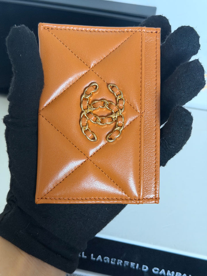 CHANEL 21A Pumpkin Spice Lambskin 19 Flat Card Holder 2021