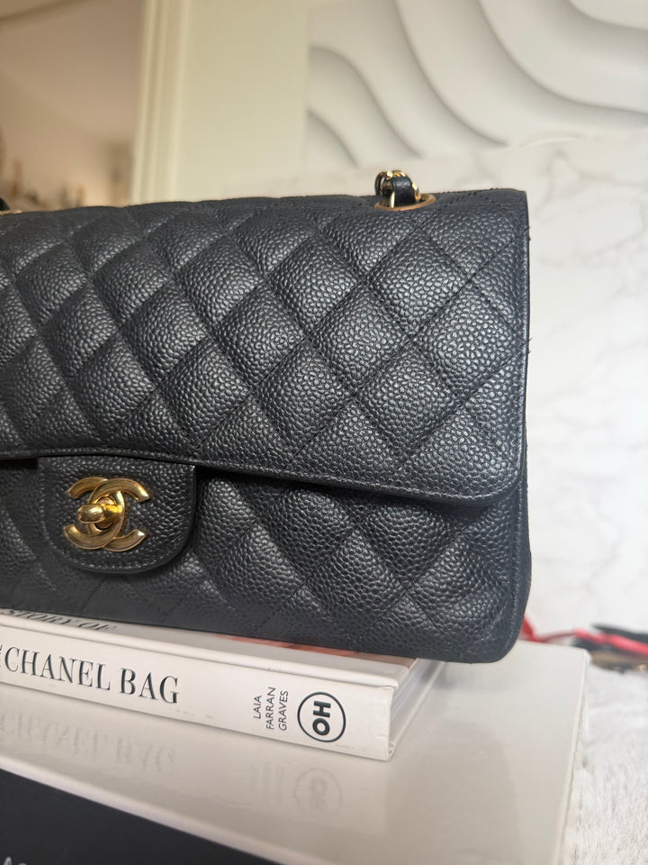 CHANEL series 16 Black Caviar GHW Medium ML Timeless Classic Double Flap bag 2011/2012