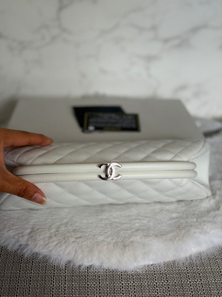 CHANEL series 12 White Caviar SHW Classic Clutch