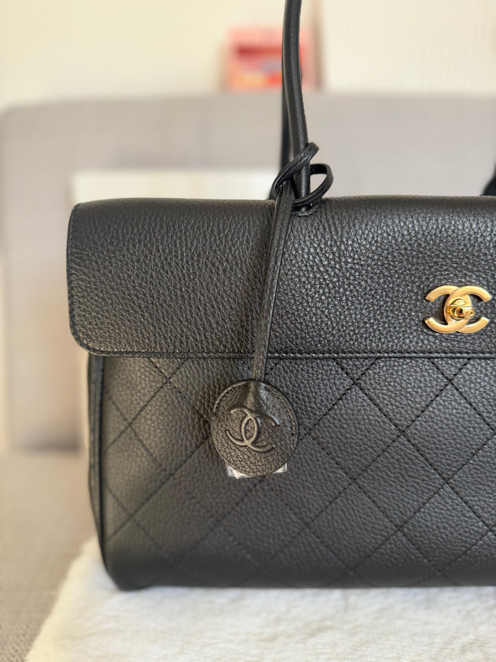 CHANEL Métiers d’art 26A 2026 Black Caviar Medium Shopping Tote Bag GHW NEW Size AP6428