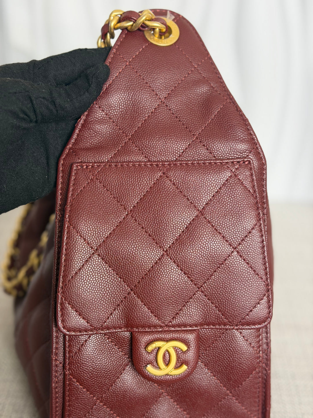 CHANEL 25A Burgundy Caviar Aged GHW 25 Hobo Bag Size SMALL