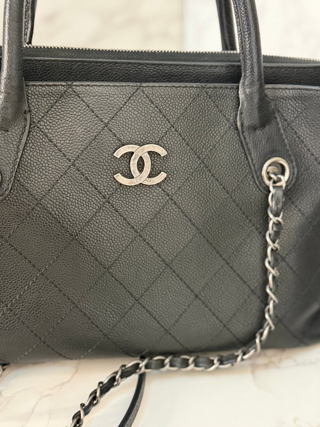 CHANEL series 23 Black Caviar Ruthenium HW Tote Bag with Shoulder Chain strap