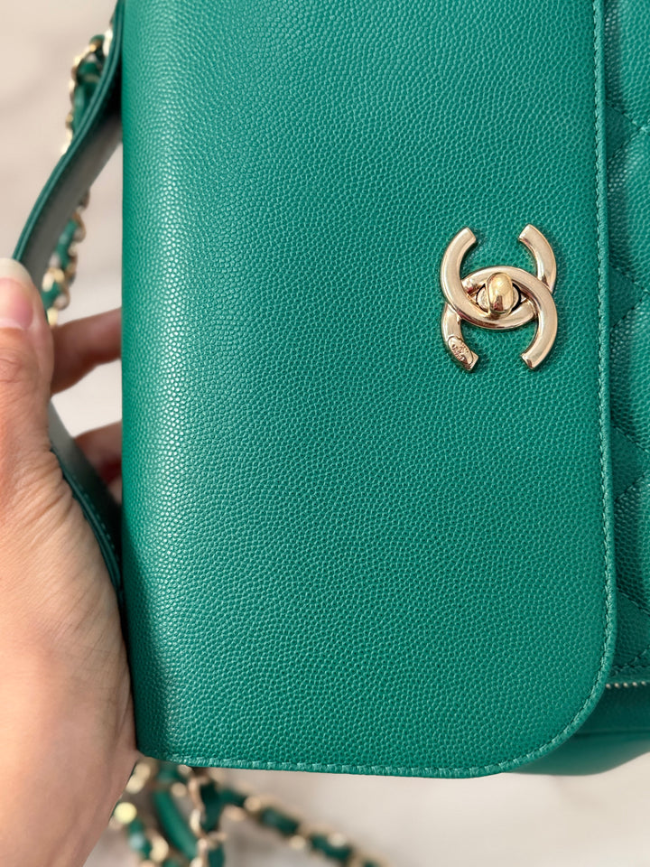 CHANEL series 23 Green Caviar LGHW Medium Business Affinity Flap Bag