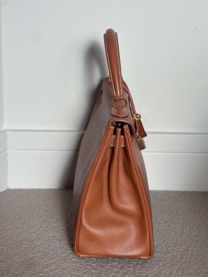 Hermes Gold Retourne Courcheval Leather GHW Vintage Stamp A in Sq (1997) Kelly 28