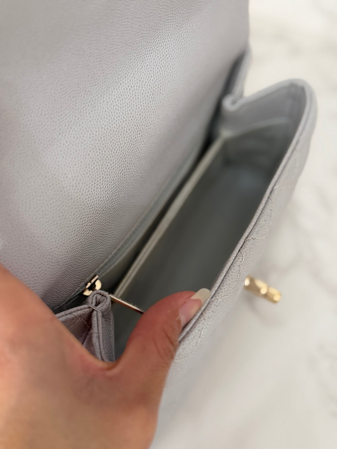 CHANEL 18P series 27 2018 Light Grey Caviar LGHW Coco Handle Size Small with Detachable Shoulder strap