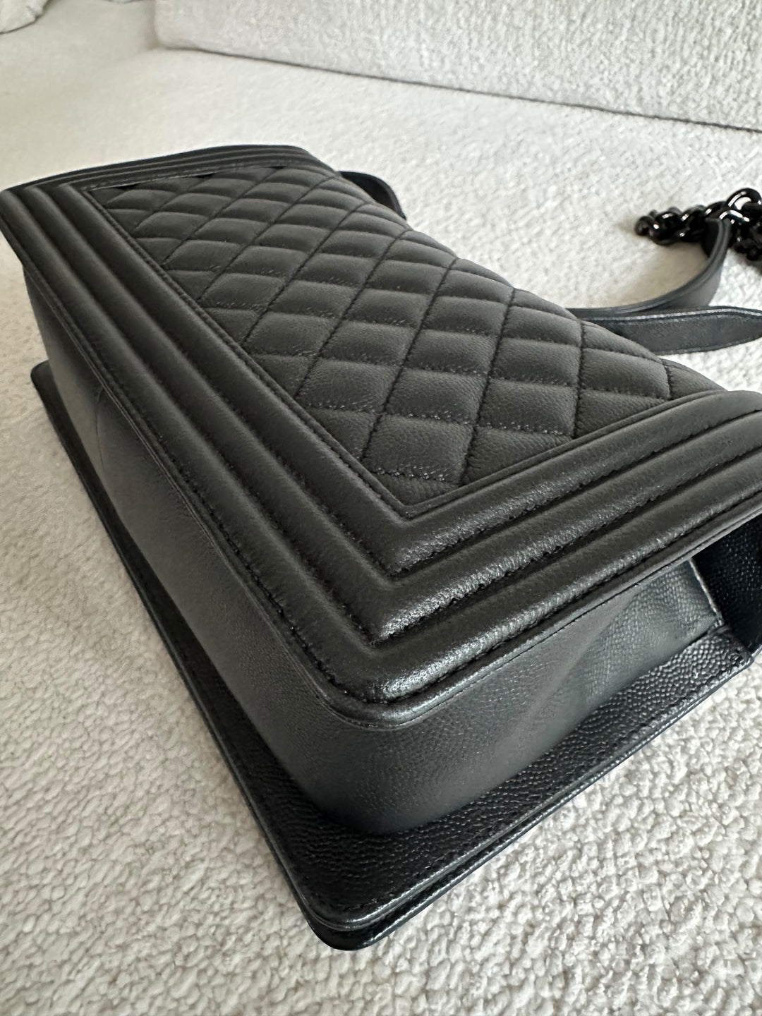 CHANEL 18C Black Caviar SO BLACK Hardware Le Boy Flap Bag size Old Medium 25 cms 2017/2018 series 25