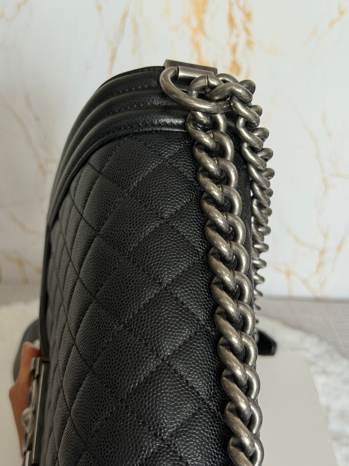 CHANEL series 25 Black Caviar Ruthenium Hardware Old Medium Le Boy Bag 25 cms 2018