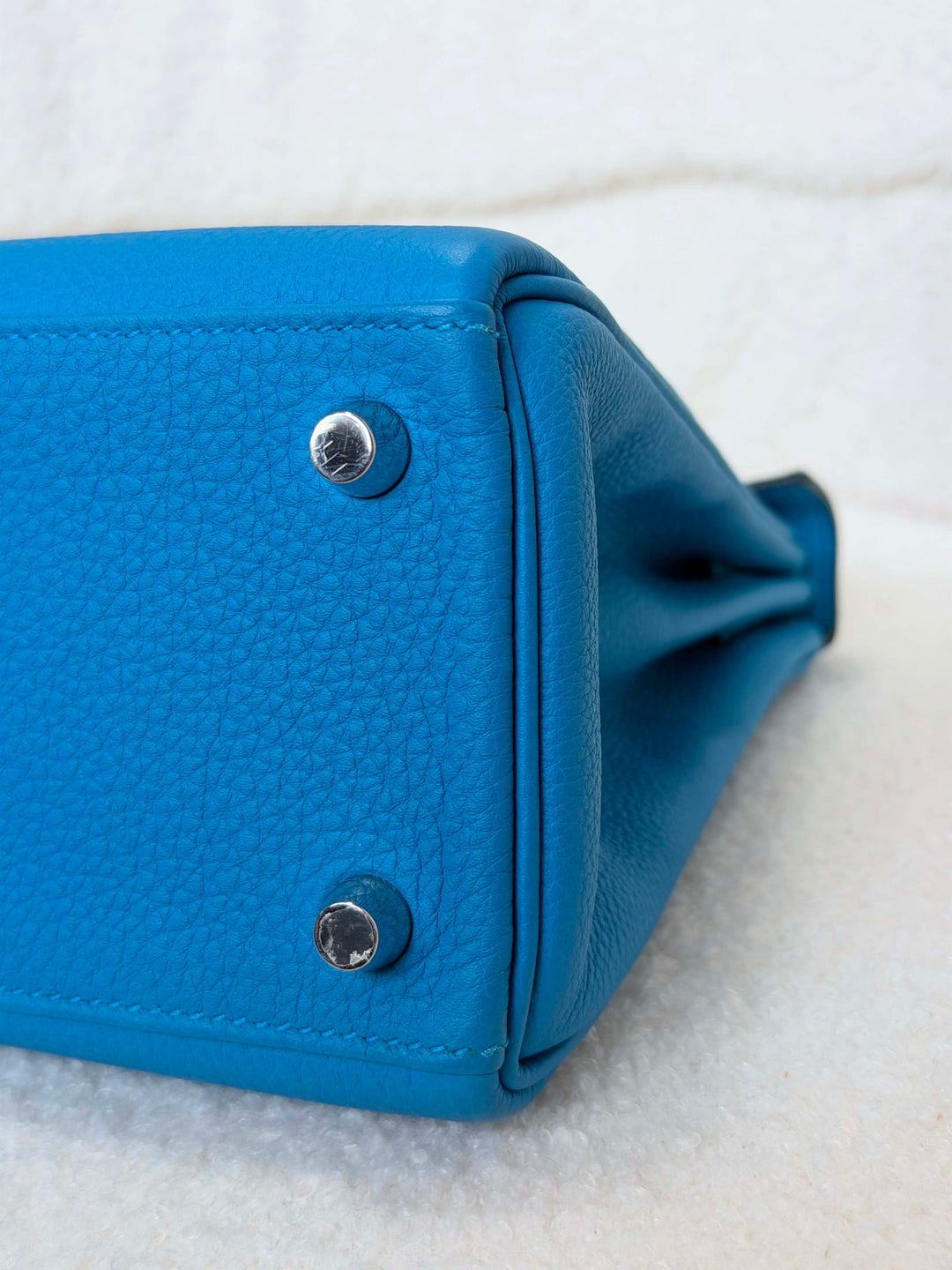 HERMÈS Bleu Zanzibar Togo Leather PHW Kelly 25 Stamp A 2018
