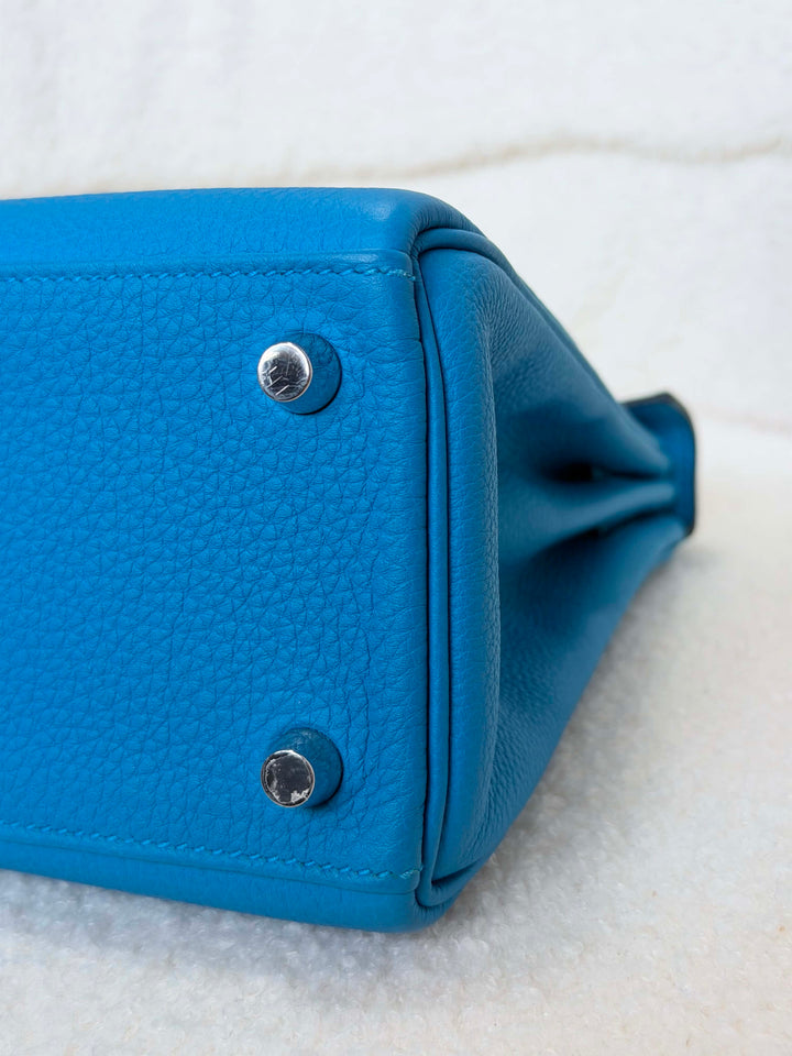 HERMÈS Bleu Zanzibar Togo Leather PHW Kelly 25 Stamp A 2018